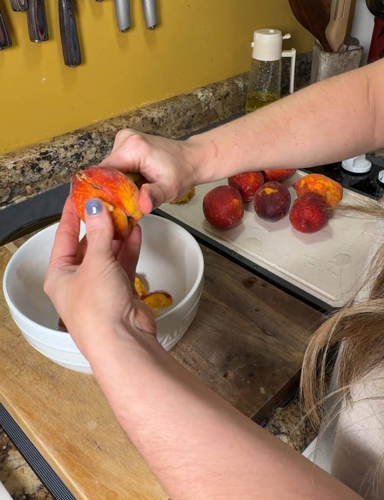 slicing the peaches for peach cobbler